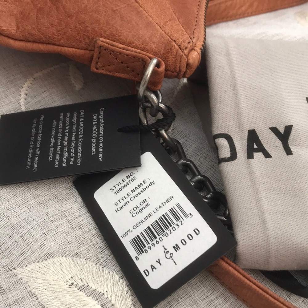 DAY & MOOD Karen Leather Crossbody Bag - Picture 7 of 8